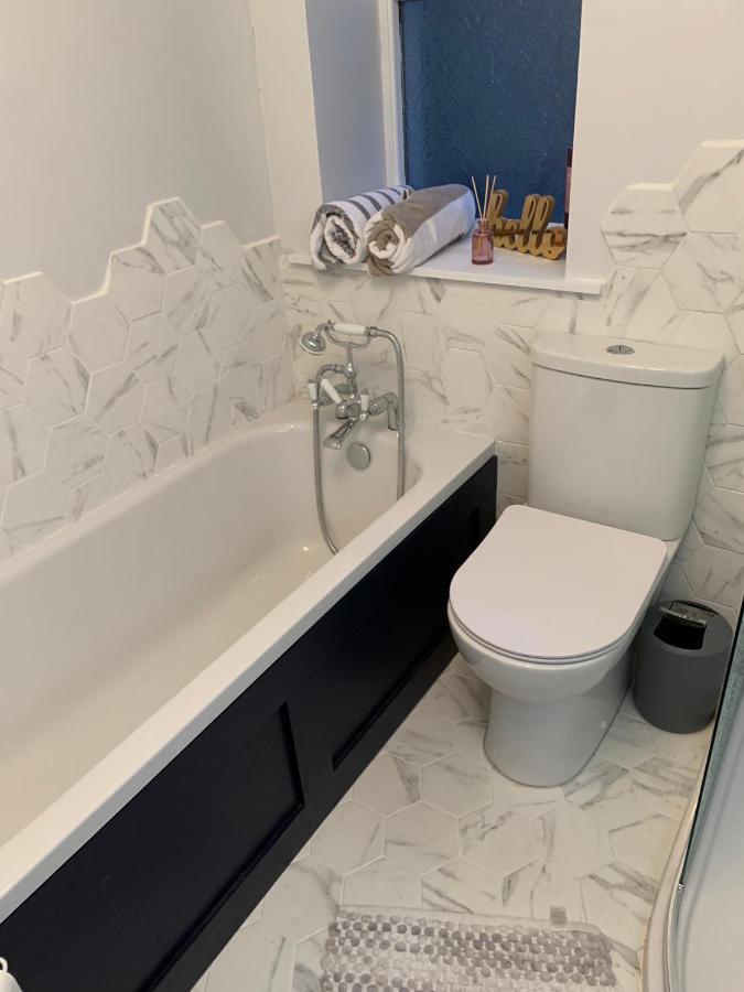 Stunning 3 Bed Seafront Mansion Building Sleeps 6 Adults Or 8 With Kids Apartment Portrush Ngoại thất bức ảnh