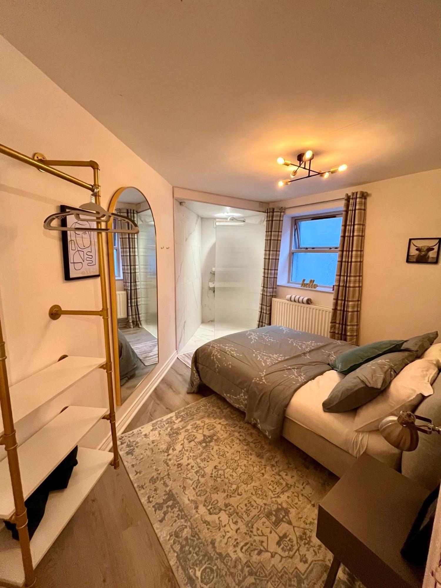 Stunning 3 Bed Seafront Mansion Building Sleeps 6 Adults Or 8 With Kids Apartment Portrush Ngoại thất bức ảnh